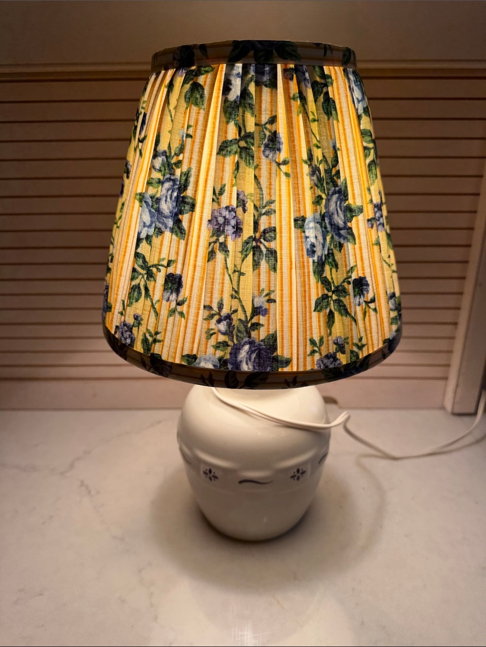 VTG Longaberger Woven Traditions Blue Table Lamp Rose Trellis Yellow Shade